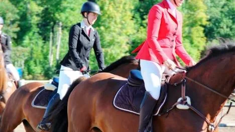 Kråkhoppet i Tierp. Paulina Wallin, 23 år från Tierp och hennes Lobelia sju år.