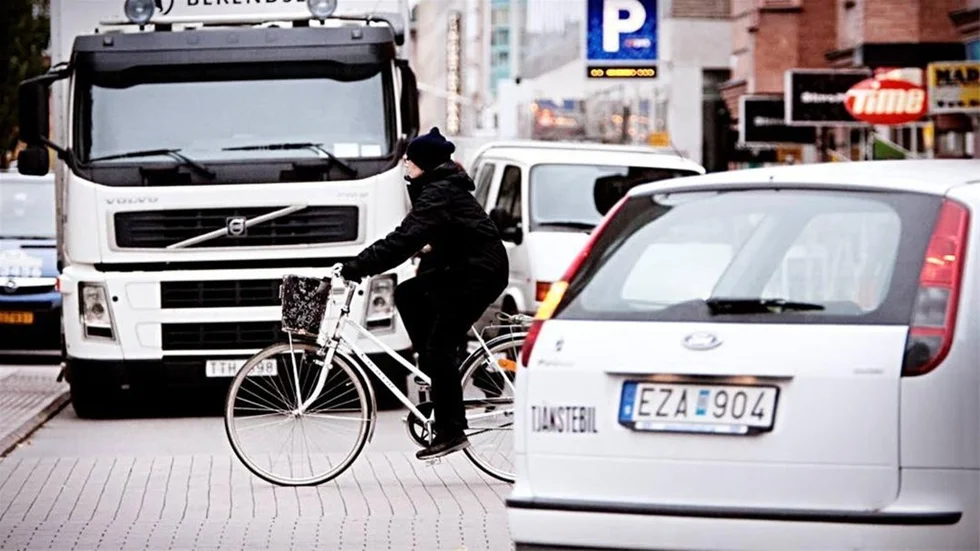 Bökigt. Är man ouppmärksam i trafiken kan det inträffa olyckor. Och mobilpratande bakom ratten är en stor risk, tycker David Fällmar.
