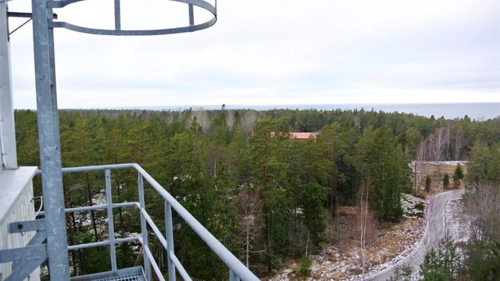HAVSUTSIKT. Garanterad havsutsikt över Bottenhavet från det 20 meter höga tornet som har uppvärmt rum omgivet av en skyddad gallergång.