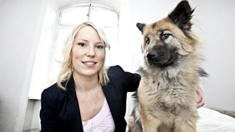 Caroline Monthan, här med sin hund Amy.