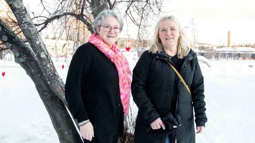 ”Det känns viktigt att kunna samla intressenter och nätverka. Framför allt att de blir medvetna om vilka vägar det finns att gå för att få jobb”, säger Catharina Thuresdotter, enhetschef bemanning och rekrytering på Jokkmokks kommun. Här med Merja Tyrväinen, Företagarna Jokkmokk och Merina galleria.