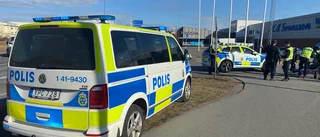 En kvinna förd till sjukhus – blev påkörd av bilist: "Låg initialt på marken"