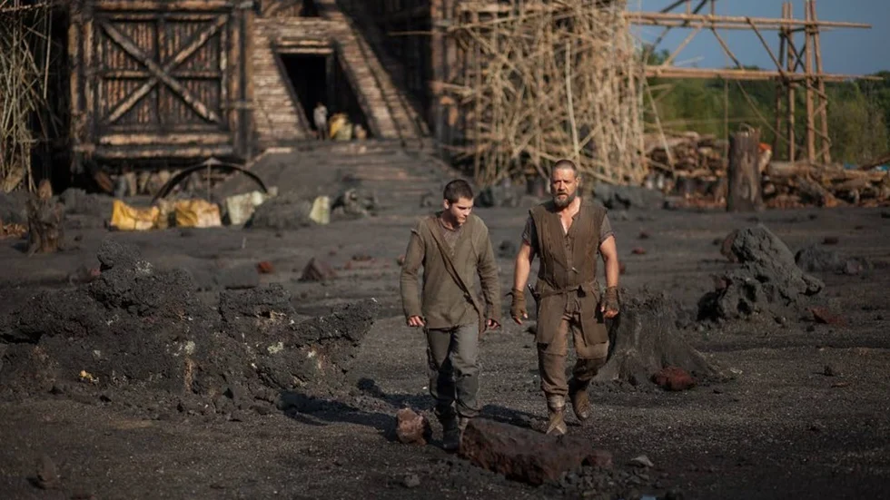 Efter en vision börjar Noah bygga en stor ark, som ska rädda alla oskyldiga djur när syndafloden kommer. "Noah" är visuellt precis så maffig som man hade kunnat hoppas.