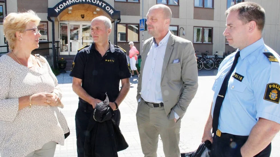 Polisstyrelsen var i Östhammar på måndagen för sammanträde. Från vänster Agneta Gille (S), länspolismästare Erik Steen, Mats Gyllander (M) samt Östhammars tf närpolischef Per Lager.