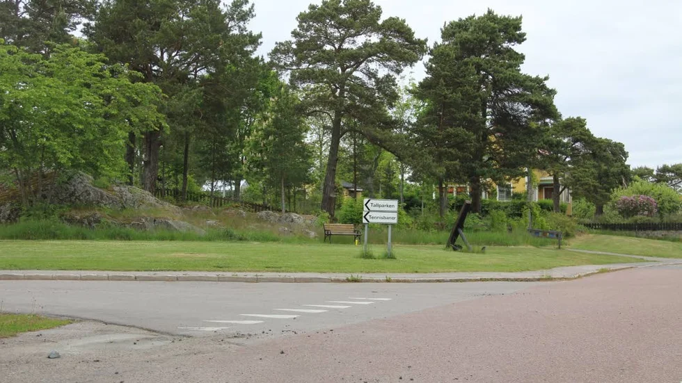 Infarten till Öregrund kan inom kort prydas av en gammal fyr och en träeka, enligt tekniska kontorets planer.