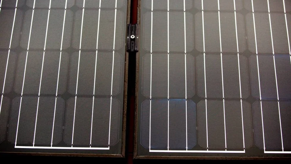 3000 kvm. Solcellsanläggningen för Adlibris kommer att täcka cirka 3000 kvadratmeter av taket och ha en effekt på 255 kilowatt.