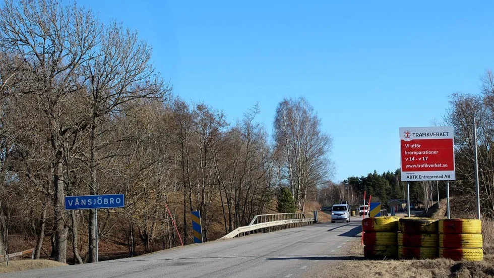 Rustas. Bron i Vånsjöbro kommer att stängas av en månad för underhållsarbete. Trafiken leds om via mindre v'gar.