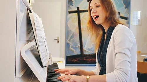 Annelie fullkomligen "älskar" musik och i hennes arbete ingår att få alla andra att tycka samma sak.