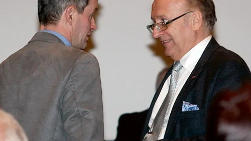 Det är över nu. Kommunalrådet Micael Glennfalk (M) menar att Vimmerbyalliansen spruckit sedan Centerpartiet uteblivit från två gruppmöten med Alliansen i rad. Något borgerligt valmanifest verkar det inte bli.