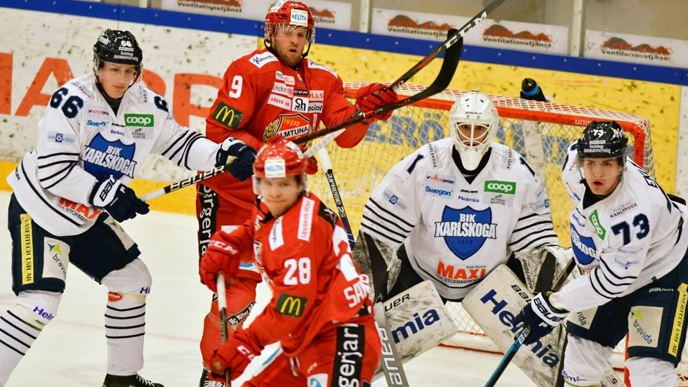 Almtuna, här under en match mot Karlskoga, har fått en kapitalförstärkning på 3,3 miljoner kronor.