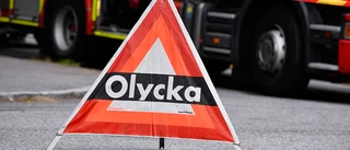 Bil kört in i räcke