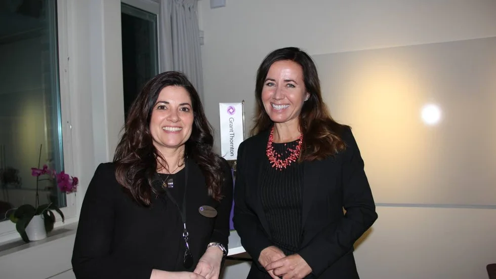 Kvällens talare. Filippa Reinfeldt, tidigare hälso- och sjukvårdslandstingsråd i Stockholm, arbetar i dag med affärsutveckling på vårdföretaget Aleris. ”Jag brinner fortfarande för att vi ska få bra omsorgs- och vårdverksamheter i Sverige”, säger hon. Till vänster Isabella Caruso, ansvarig för nätverket