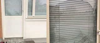 Påverkad man slog sönder deras sovrumsfönster