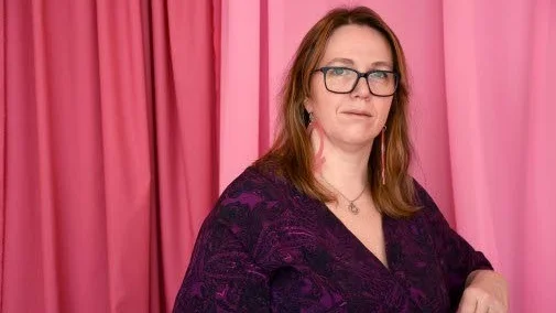 Linda-Marie Gabrielsson tar plats i Feministiskt Iniativs partistyrelse. Hon är bosatt i Sävast och jobbar som lärare.