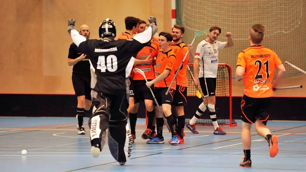 IBK Luleå avgör matchen via ett sent mål av Mattias Berlin. Målet kom sedan Örnsköldsvik via två snabba mål tagit matchen till 5–5.