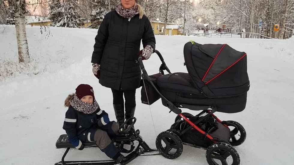 Linda Egalite är besviken över att hon stoppades när hon ville ta in sig barnvagn på julkalendern i stadsparken. Framför allt är hon missnöjd med att den informationen inte finns att tillgå på Stassteaterns hemsida.