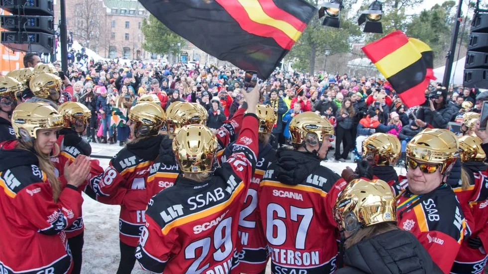 Cirka 1 500 Luleåbor kom till stadsparken för att hytta Luleå Hockey/MSSKs SM-guld.