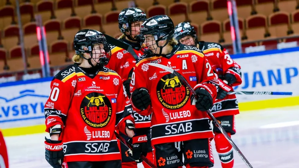 Emma Nordin, till höger, hade 200 anledningar att jubla under matchen mot Göteborg.