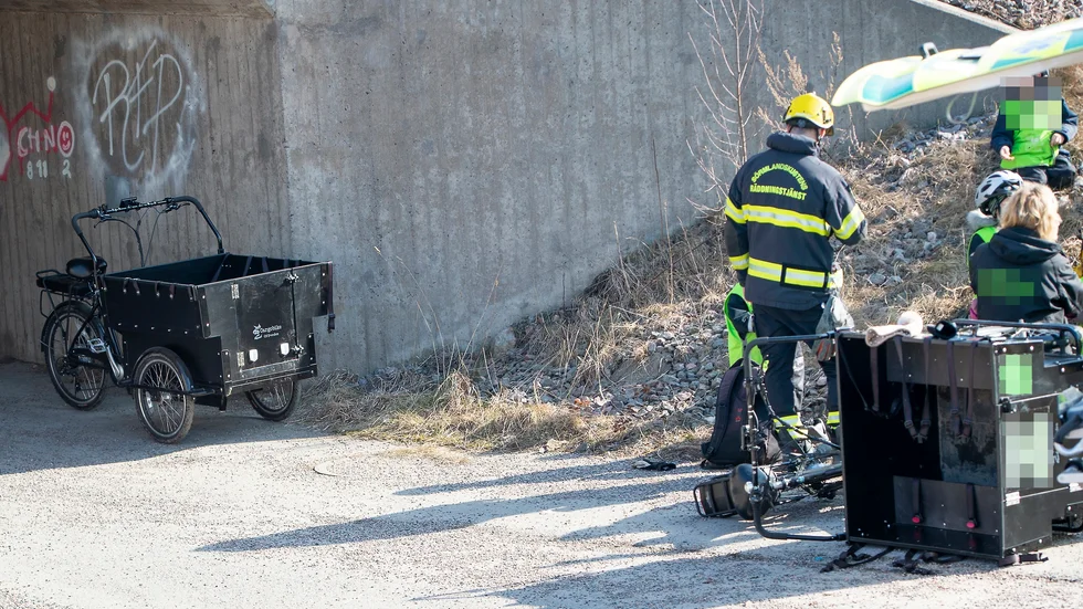 Lådcykeln välte vid tunneln under väg 53, vid Idbäcken.