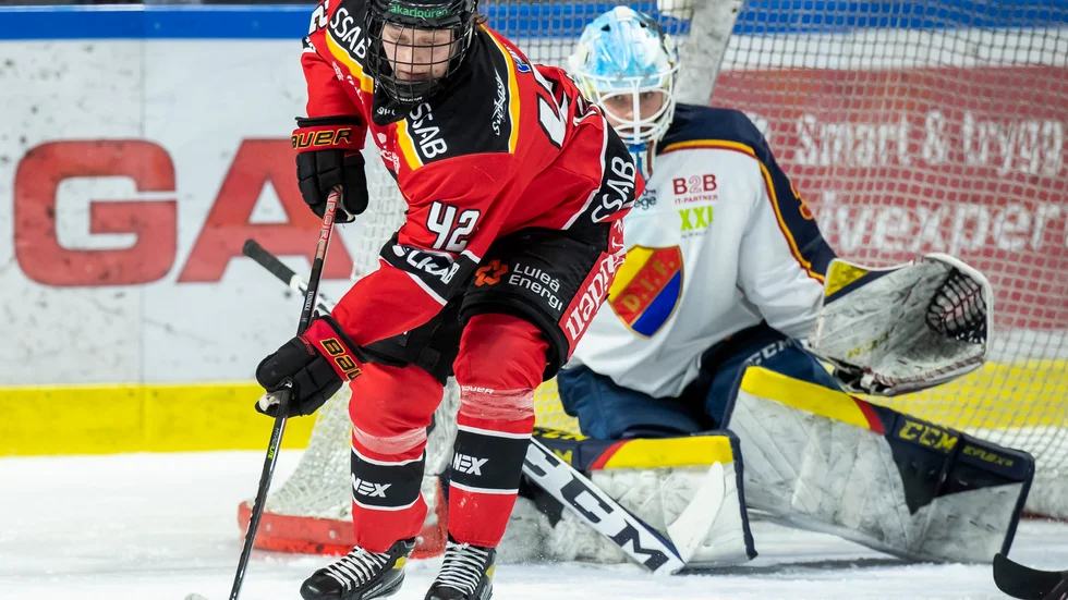 Viivi Vainikka gjorde 4-1-målet när Luleå Hockey/MSSK tog kvartsfinalserien till en tredje och helt avgörande match.