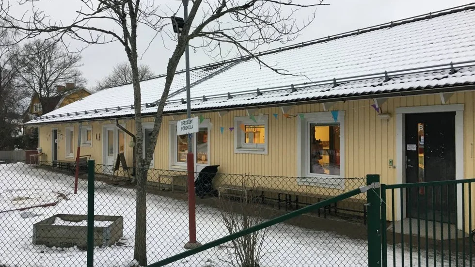 Gredelby förskola har fyra avdelningar. Tanken var att bygga ut den, men det är inte möjligt enligt kommunfastigheter.