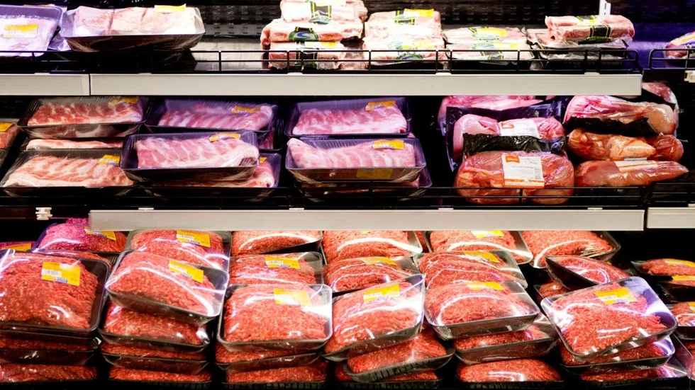 Två män åtalas för lax- och köttstölder från en butik i Enköping.