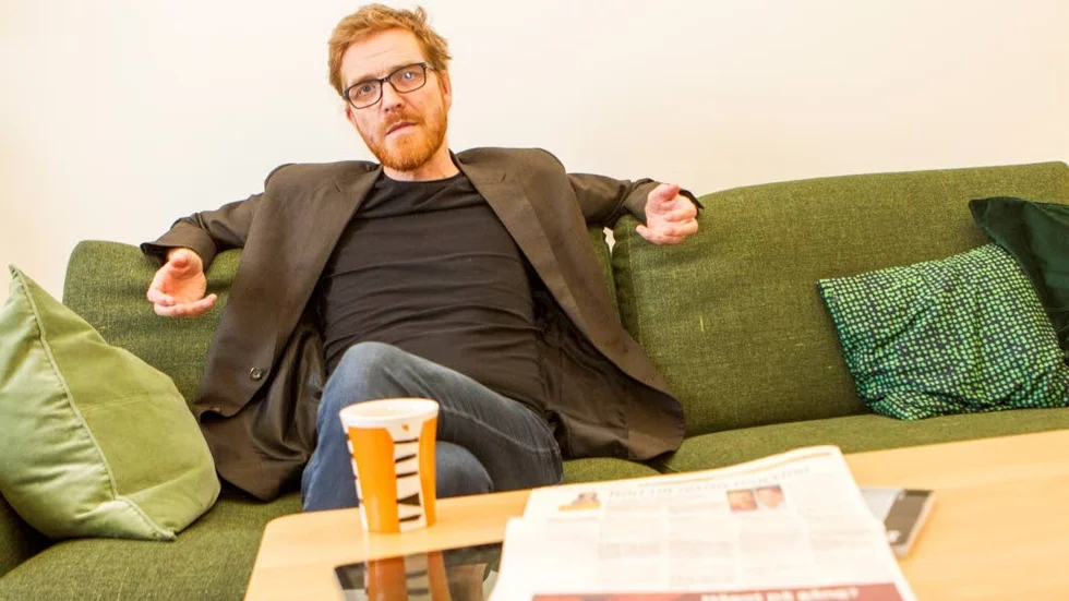 I sin debattartikel i  UNT skrev Stefan Sjöström, professor i socialt arbete vid Uppsala universitet, och hans kollegor att "den viktigaste kriminalpolitiska insikten är att kriminalpolitiken inte är viktigast. Svaren ligger i en rad andra politiska ­områden."