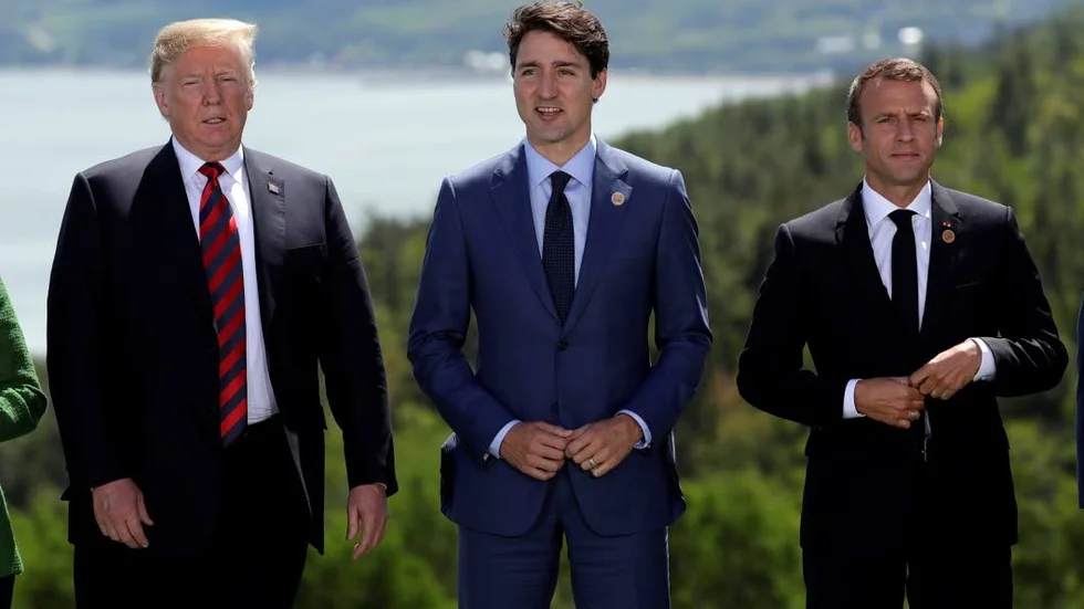 En ska bort, men vem? USA:s president Donald Trump, Kanadas premiärminister Justin Trudeau och Frankrikes president Emmanuel Macron vid G7-gruppens toppmöte i Kanada i juni 2018.