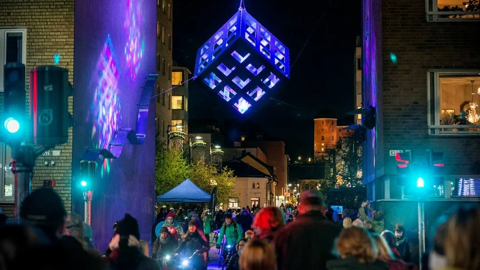 "Allt ljus på Uppsala", ljusverk i centrum: Space cube av Svante Pettersson i Vretgränd.