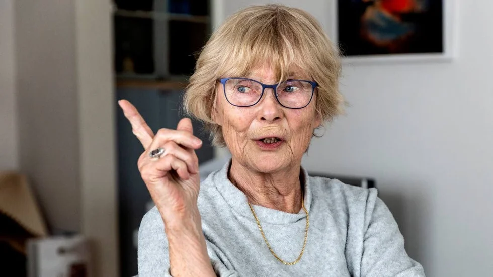 Siv Nordstrand lever ett aktivt liv. Förutom kampsport-träningar går hon på kommunikations-engelska och vattengympa. Hon älskar att resa och fascineras av astrologi, drömtydning och numerologi.