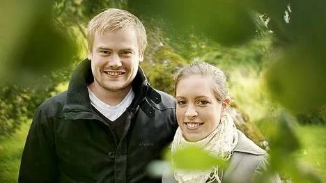 Kocken Jens Ericsson och Linda Ahrnborg som är sommelier bor i trädgårdsmästarbostaden till Noors slott i Knivsta.