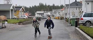 Föräldrar satte upp egna farthinder