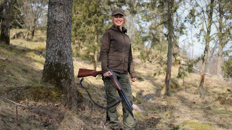För 13 år sedan startade Elin och hennes make Marcus företaget Nääs kött och vilt. De har båda ett brinnande intresse för jakt, något som Elin dock väljer att benämna som en livsstil. 