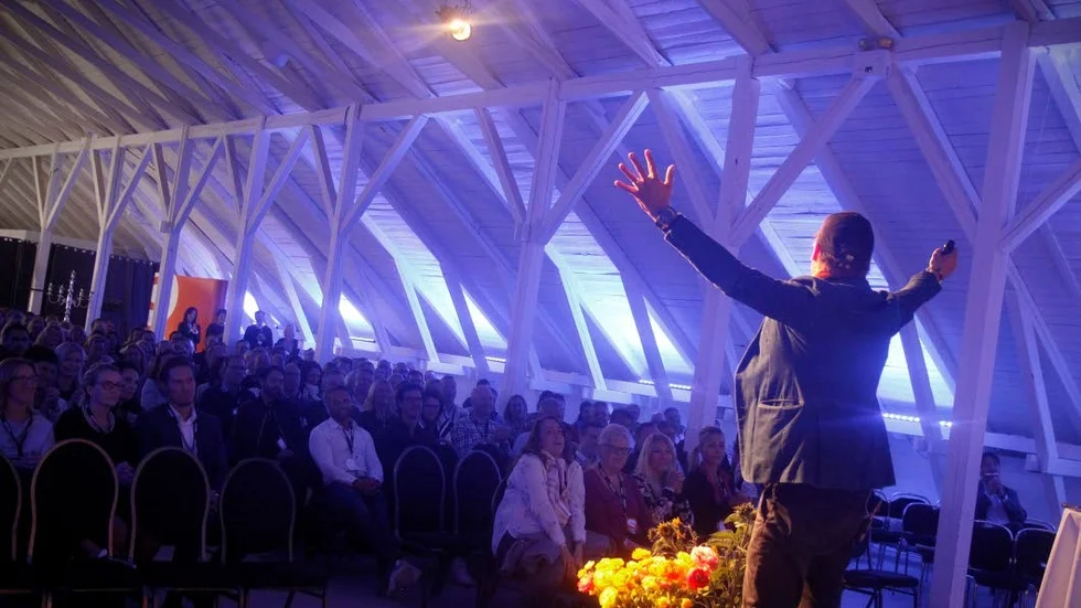 Magnus Helgesson inledde Relation On Tour 2017 med en inspirerande föreläsning.