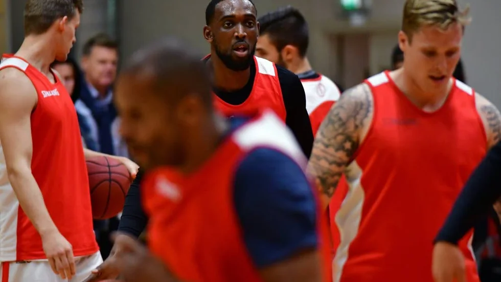 Första passet. Stan Brown landade i Sverige på tisdagen och på onsdagskvällen tränade han med Uppsala Basket för första gången.