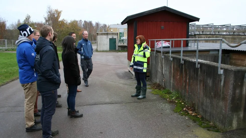 Intressant. Medarbetarna på Bra bil får se hur arbetet på reningsverket går till.