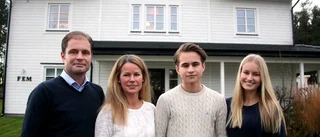 Familjen som älskar att resa åkte jorden runt
