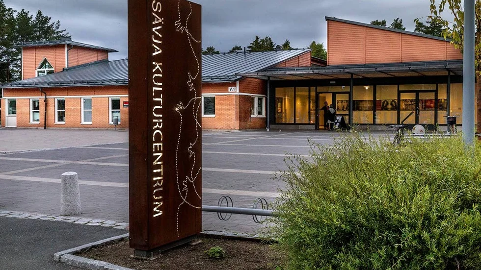 Stökigt. Personalen på Sävja kulturcentrum och fritidsgård har länge klagat på den dåliga arbetsmiljön som beror på att stökiga gäng av unga vuxna stör ungdomsverksamheten.