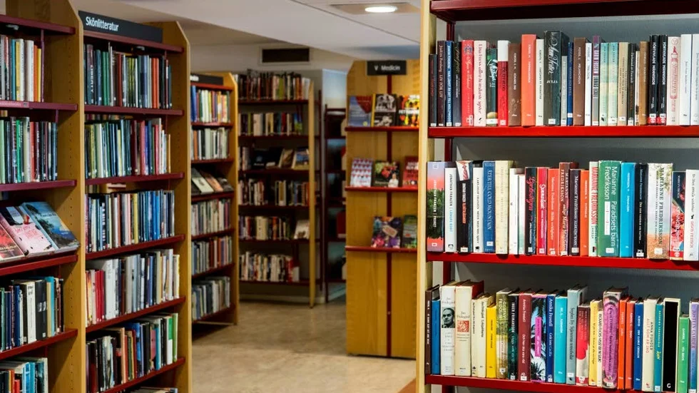 Högre ljud. Inte ens i biblioteken är det tyst längre, anser insändarskribenten.