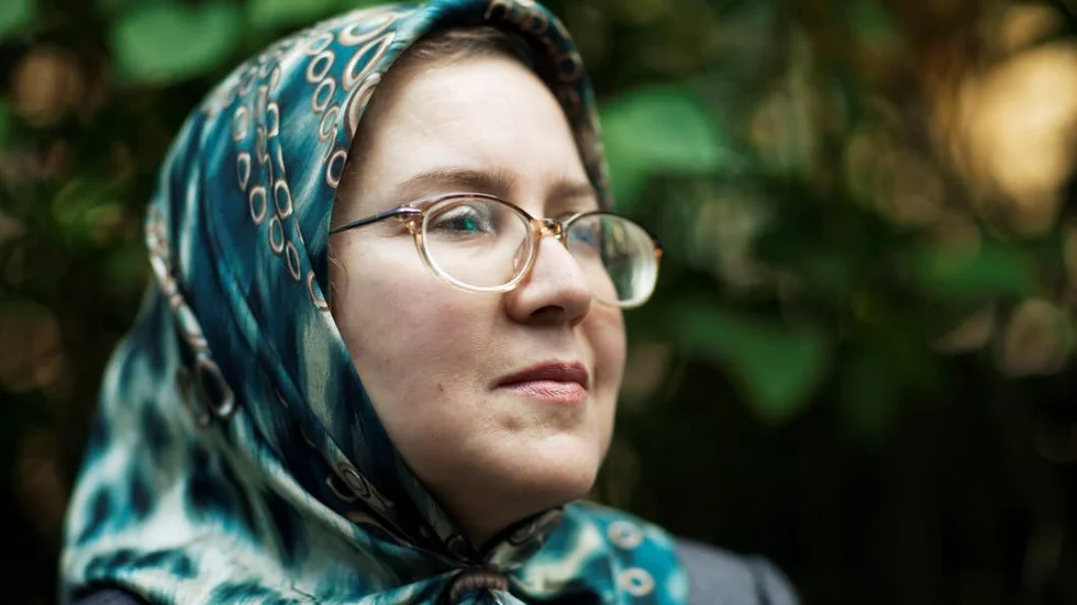 Svenska PEN, organisationen som ger stöd åt hotade och fängslade författare, har protesterat mot den fängelsedom som hänger över Sedigheh Vasmaghi. Kravet är att domen upphävs och att trakasserierna upphör.