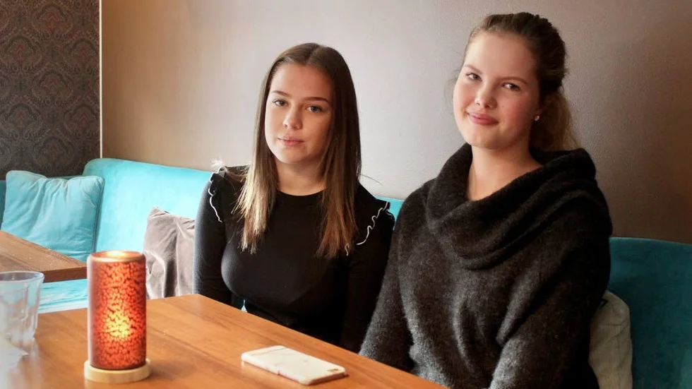 Trygghet. "Vi är mer försiktiga och går inte hem själv på kvällen" säger Josephine Gärdström och Johanna Wallén.