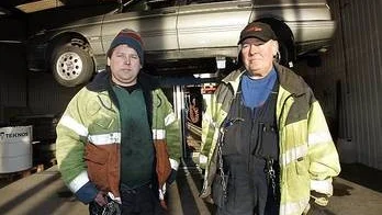 Robin och Christer Sonesson driver skroten.