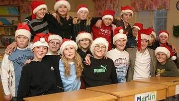 BREV TILL TOMTEN. Klass 5-6 i Mehede skola utanför Tierp hade hur många julklappsidéer som helst. Bakre raden: Adam Norling, Beatrice Norling, Ellenor Lindfors, Christoffer Aspgren, Alexander Lindahl, Emil Larsson, Henric Ohlsson, Kristoffer Gauffin.Främre raden: Marcus Larsson, Sebastian Lindström, Sami Hammarberg, Caroline Hillgren, Josefin Johansson, Martin Wahlström, Andreas Östberg, Alexander Ohlsson, David Sundberg.