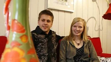 Anders Melhus och Ulrika Rundlöf träffades på glasblåsarutbildningen i Orrefors. Nu bygger de en glashytta utanför Tobo.