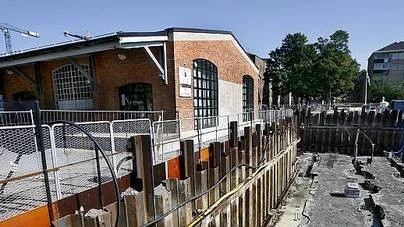 Godsmagasinet förrföra hösten. Garagebyggarna bankade sig ner i jorden och handlarna i godsmagasinet förlorade kunder.