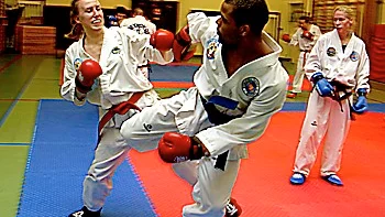 Laura Cupr och Sandro Freunesson i Uppsala Taekwon-Do Klubb tränar inför riksmästerskapet i taekwondo.