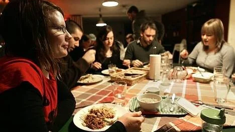 Hanna Fredriksson vill fortsätta att bo i kollektivet och tror att det kan dröja minst tre år till innan hon kan få ett förstahandskontrakt av Uppsalahem.