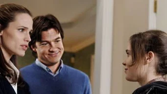 Juno, gestaltad av Ellen Page (t h), ställs inför vuxenfrågor lite för tidigt i livet i den friska komedin Juno. Här med Jennifer Garner och Jason Bateman.