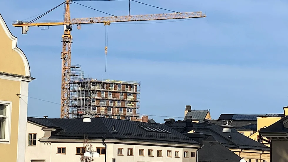 Regelkrångel försvårar nybyggnation, menar insändarskribenterna.