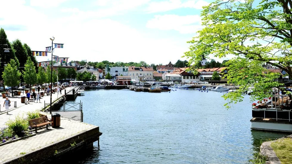 Sommar. Närheten till vattnet är det som lockar många till Västervik.